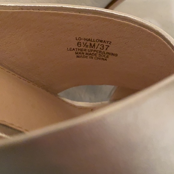 NWOT Louise et Cie women’s silver mule slide heels - Picture 4 of 6